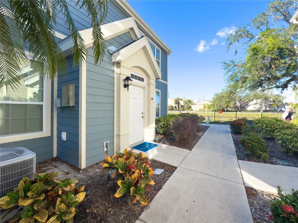 5521 Rosehill Road #203 Sarasota FL 34233 A4673202 image1