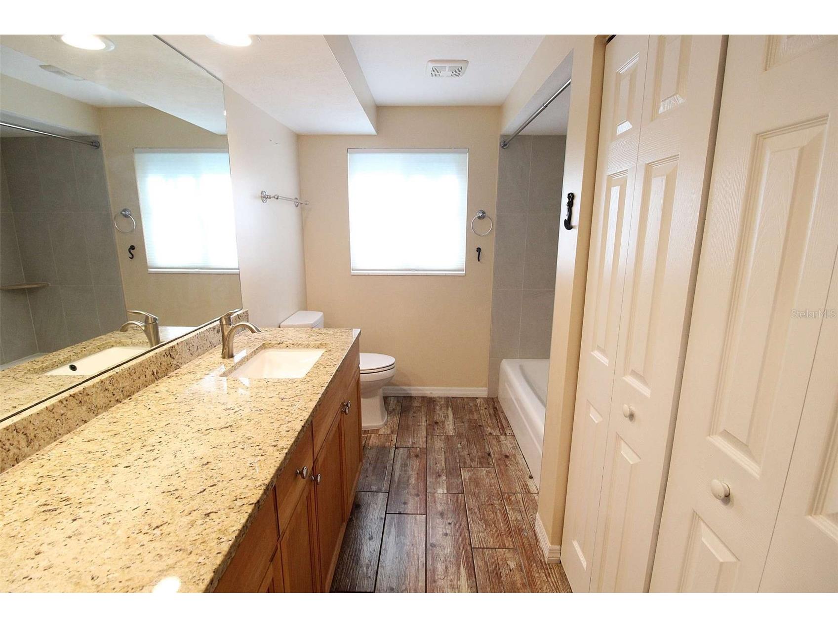 5521 Yorkshire Way Sarasota FL 34231 A4692814 image9