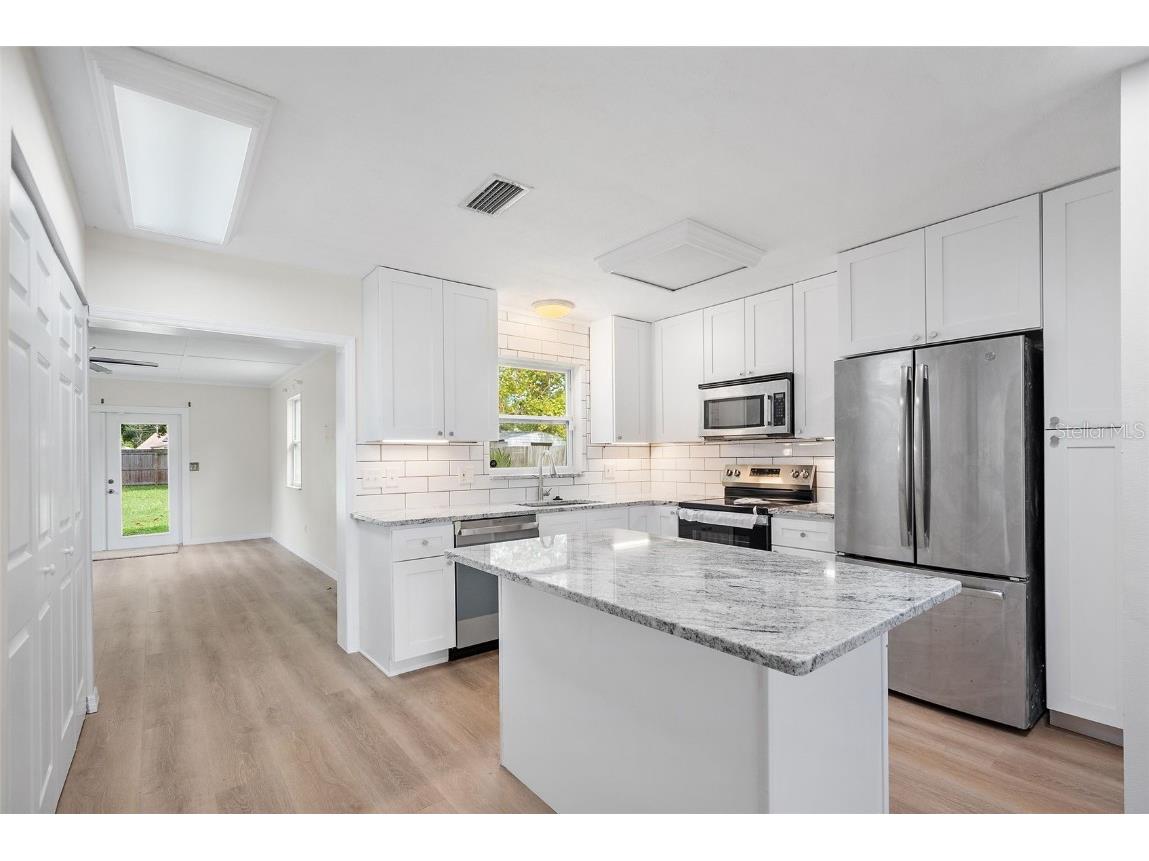 5525 Pine Circle NE Saint Petersburg FL 33703 TB8411448 image4