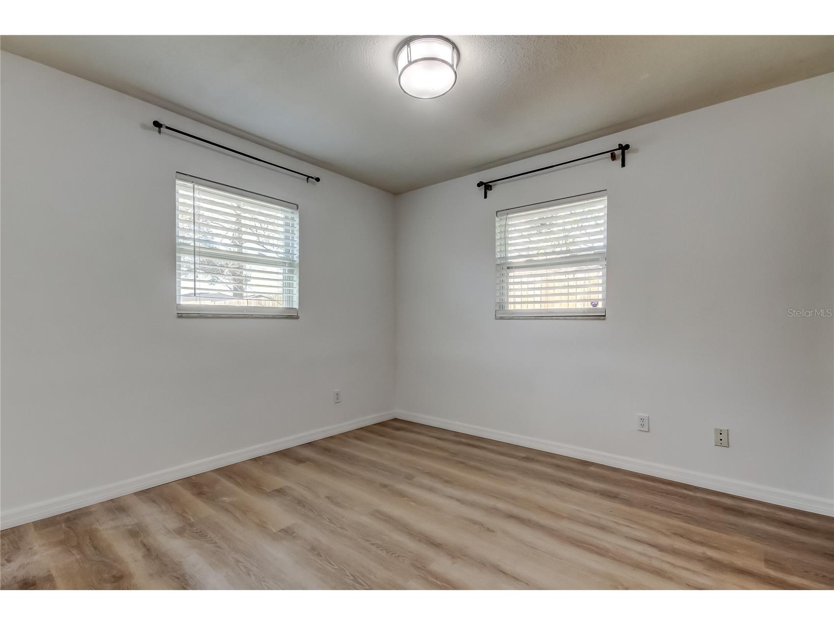 5525 Pine Circle NE Saint Petersburg FL 33703 TB8465029 image15