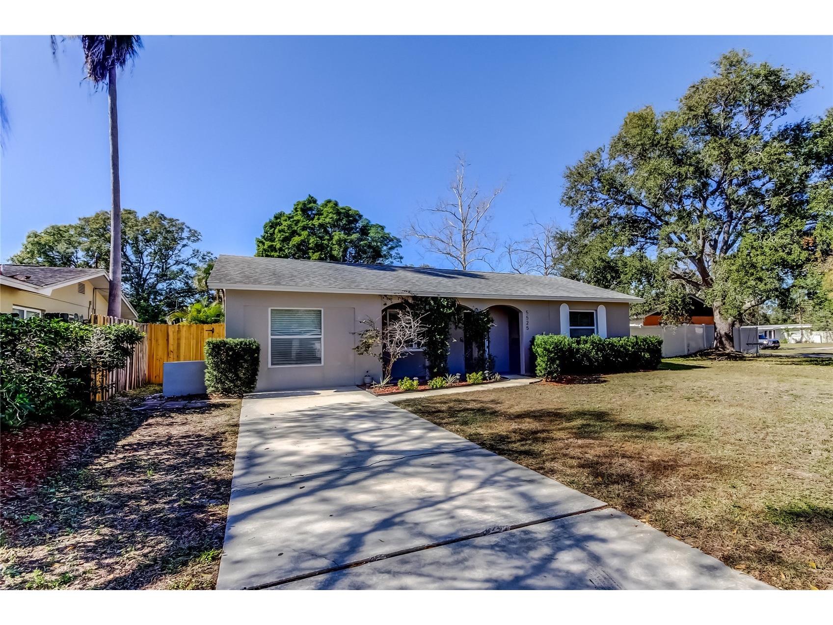 5525 Pine Circle NE Saint Petersburg FL 33703 TB8465029 image2