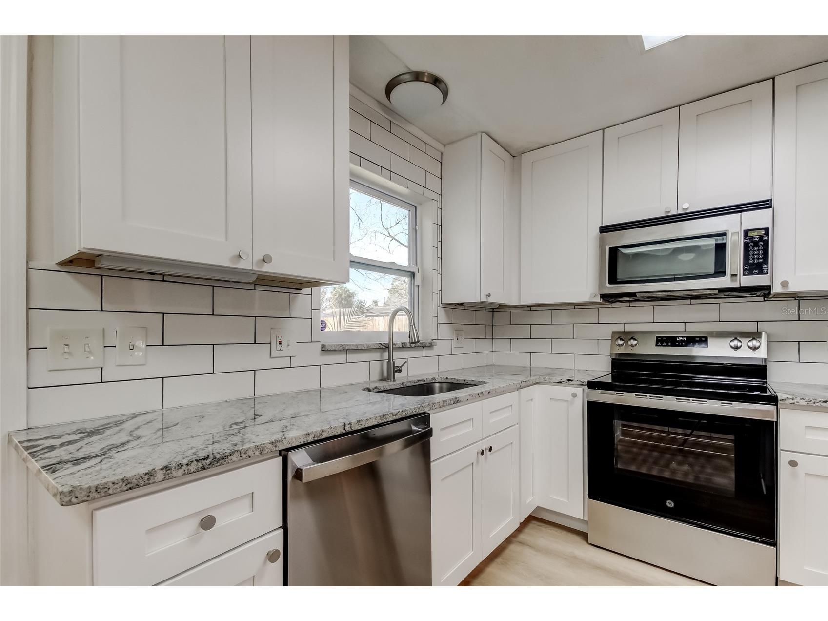 5525 Pine Circle NE Saint Petersburg FL 33703 TB8465029 image9