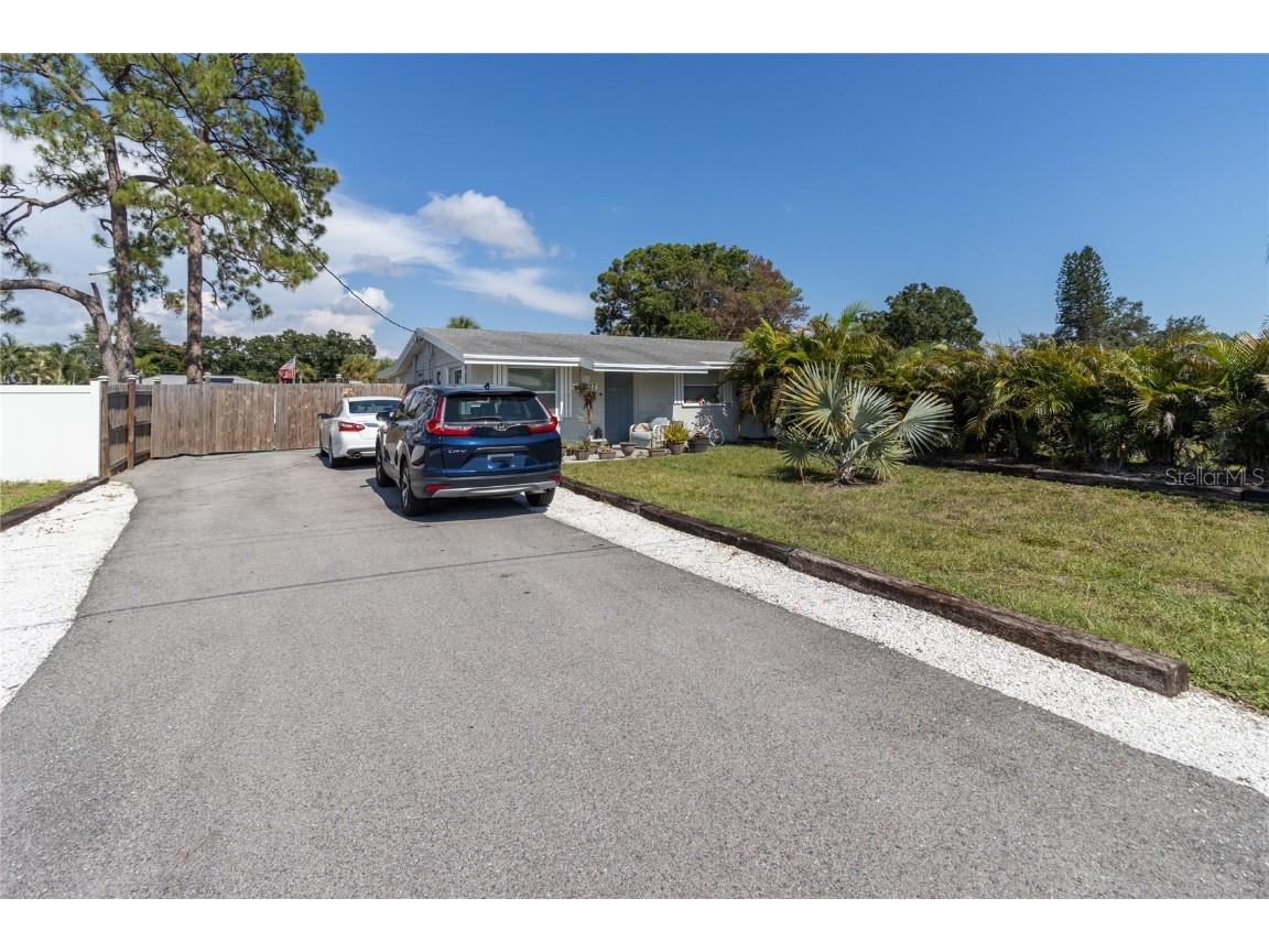 5527 23rd Street W Bradenton FL 34207 A4579924 image1