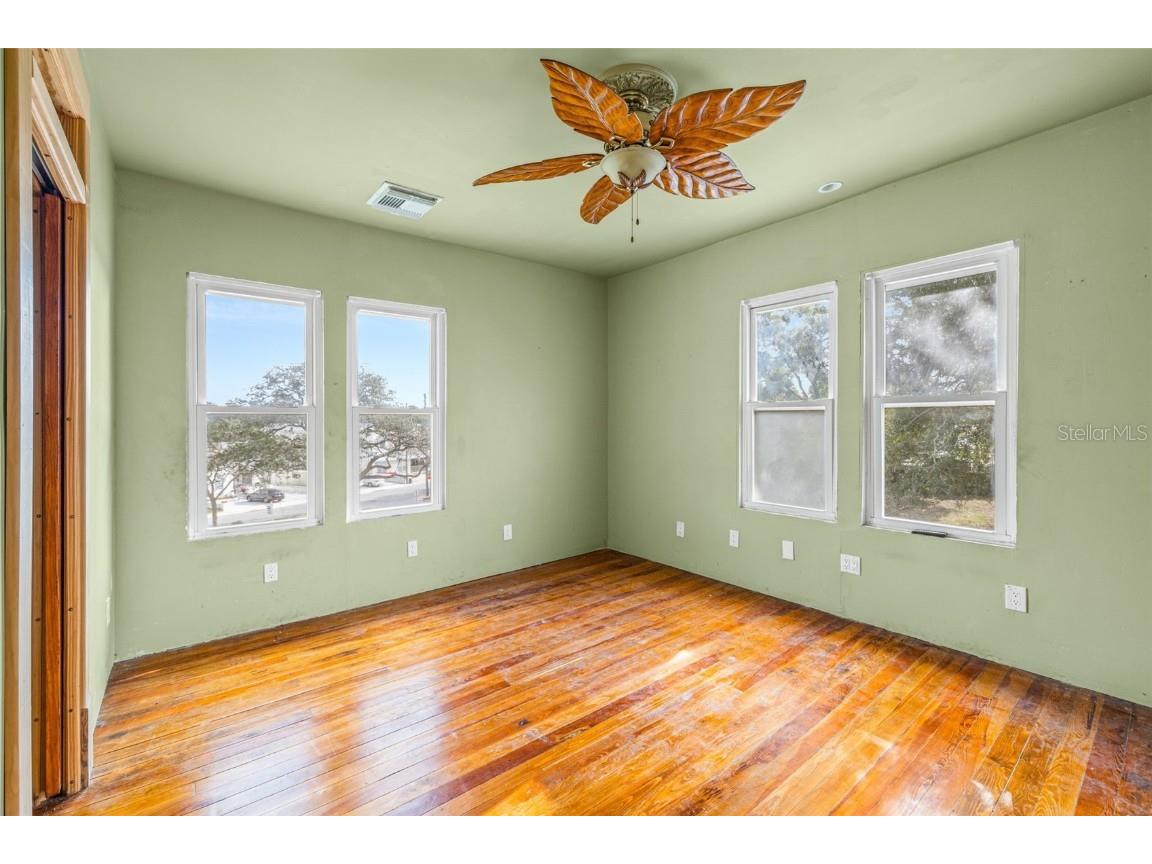 553 Division Street Tarpon Springs FL 34689 U8224317 image19