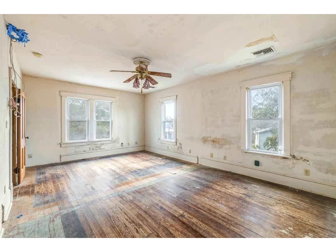 553 Division Street Tarpon Springs FL 34689 U8224317 image21