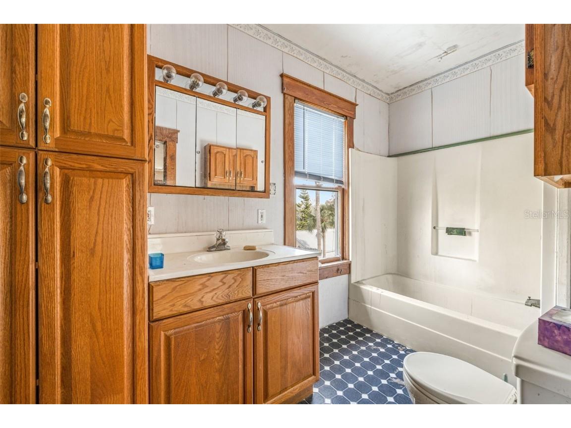 553 Division Street Tarpon Springs FL 34689 U8224317 image23