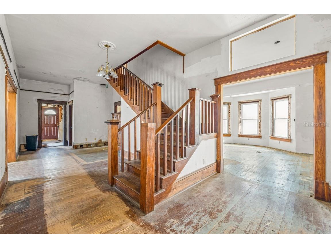 553 Division Street Tarpon Springs FL 34689 U8224317 image8