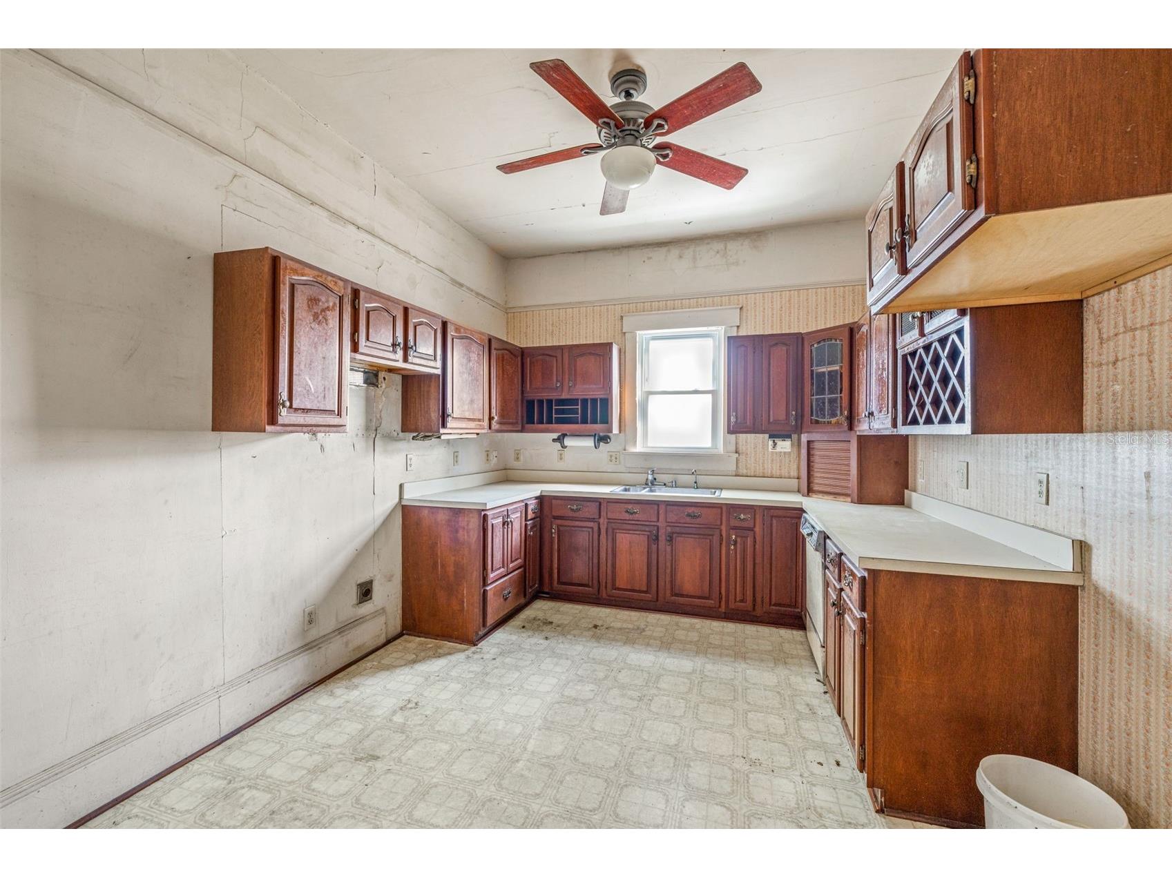 553 Division Street Tarpon Springs FL 34689 U8224317 image13