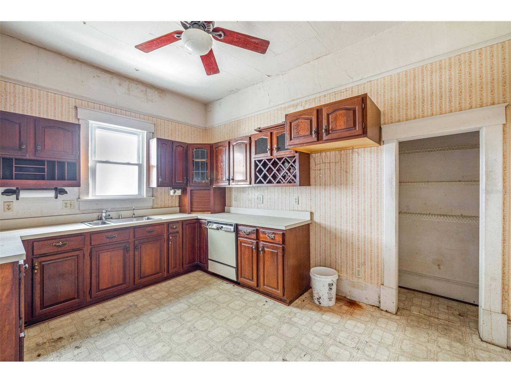 553 Division Street Tarpon Springs FL 34689 U8224317 image14