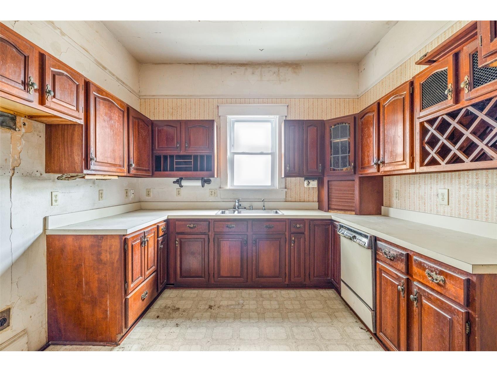 553 Division Street Tarpon Springs FL 34689 U8224317 image15