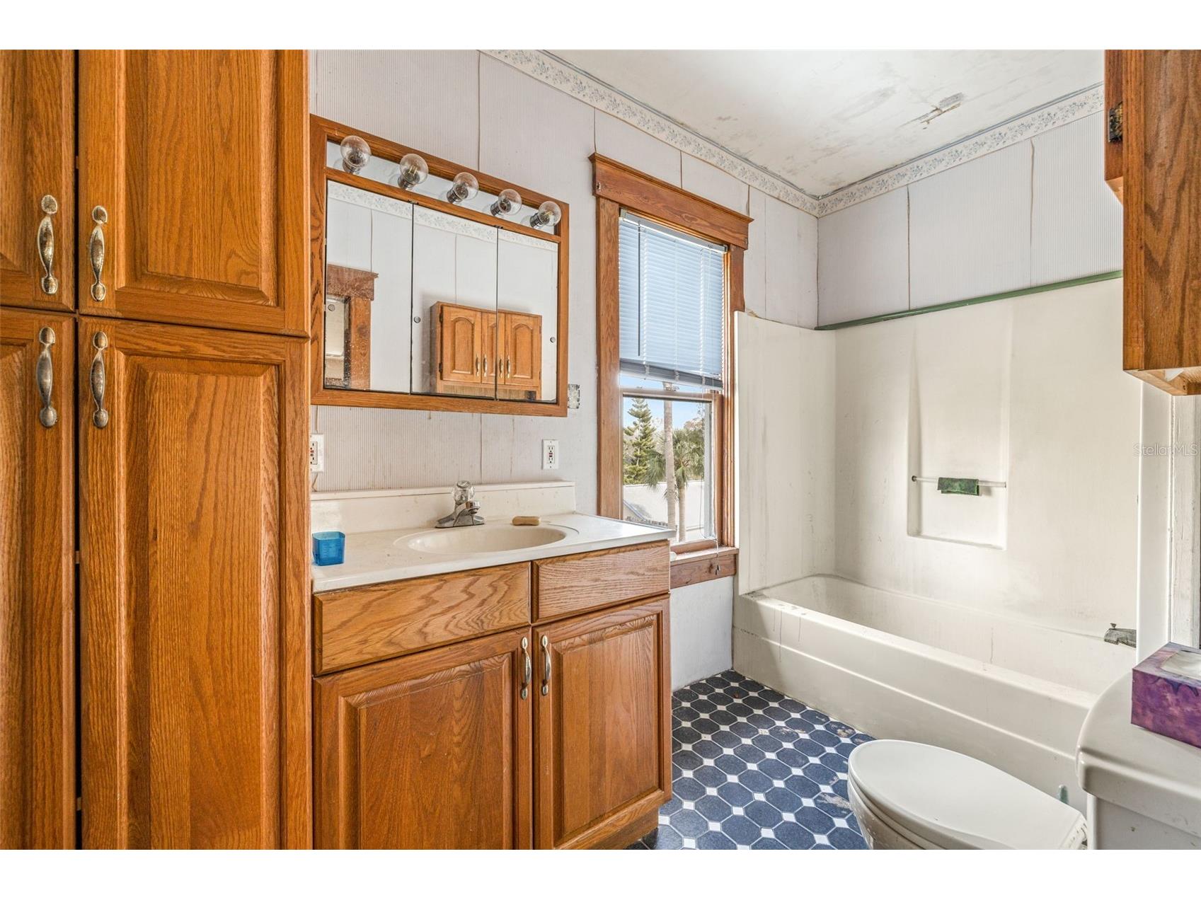 553 Division Street Tarpon Springs FL 34689 U8224317 image23