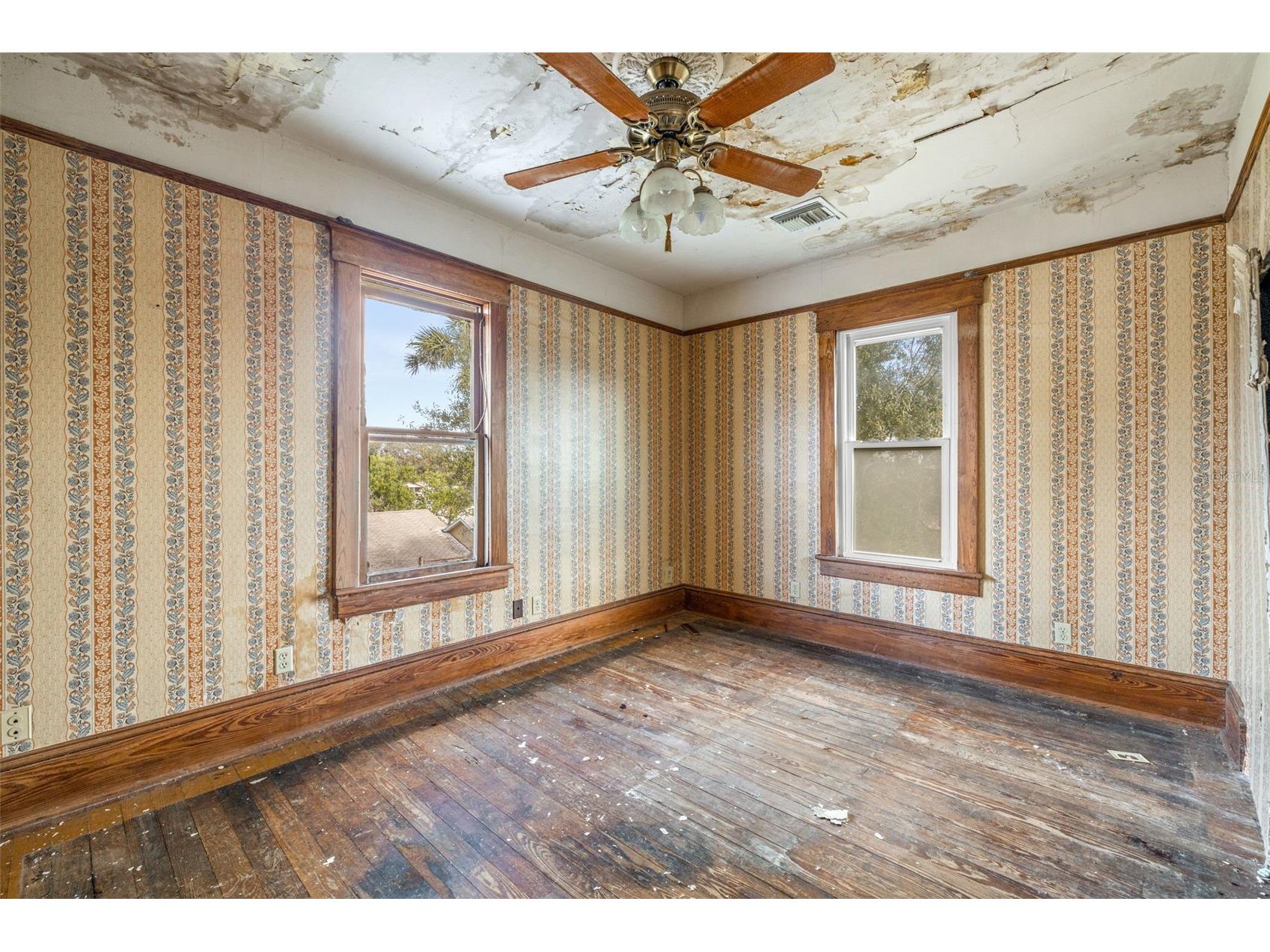 553 Division Street Tarpon Springs FL 34689 U8224317 image24