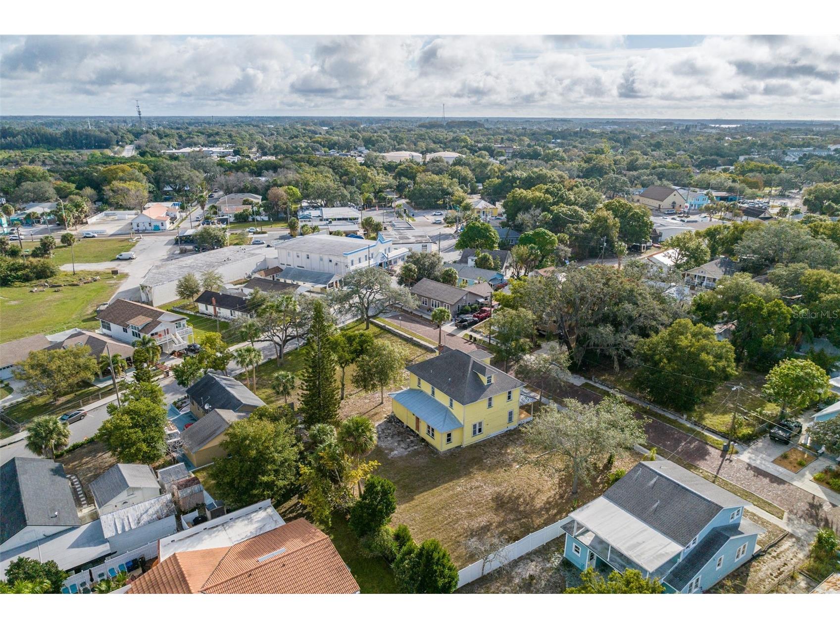 553 Division Street Tarpon Springs FL 34689 U8224317 image32