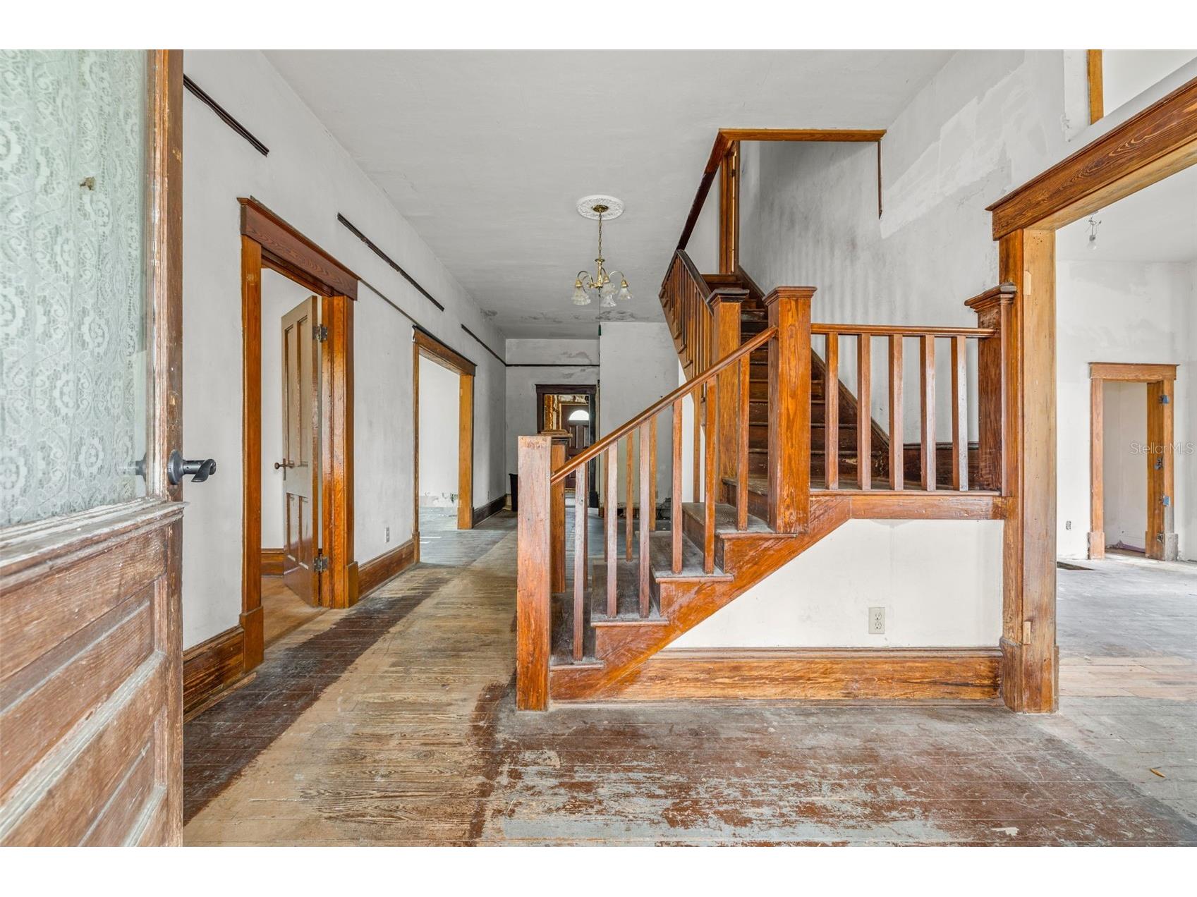 553 Division Street Tarpon Springs FL 34689 U8224317 image7