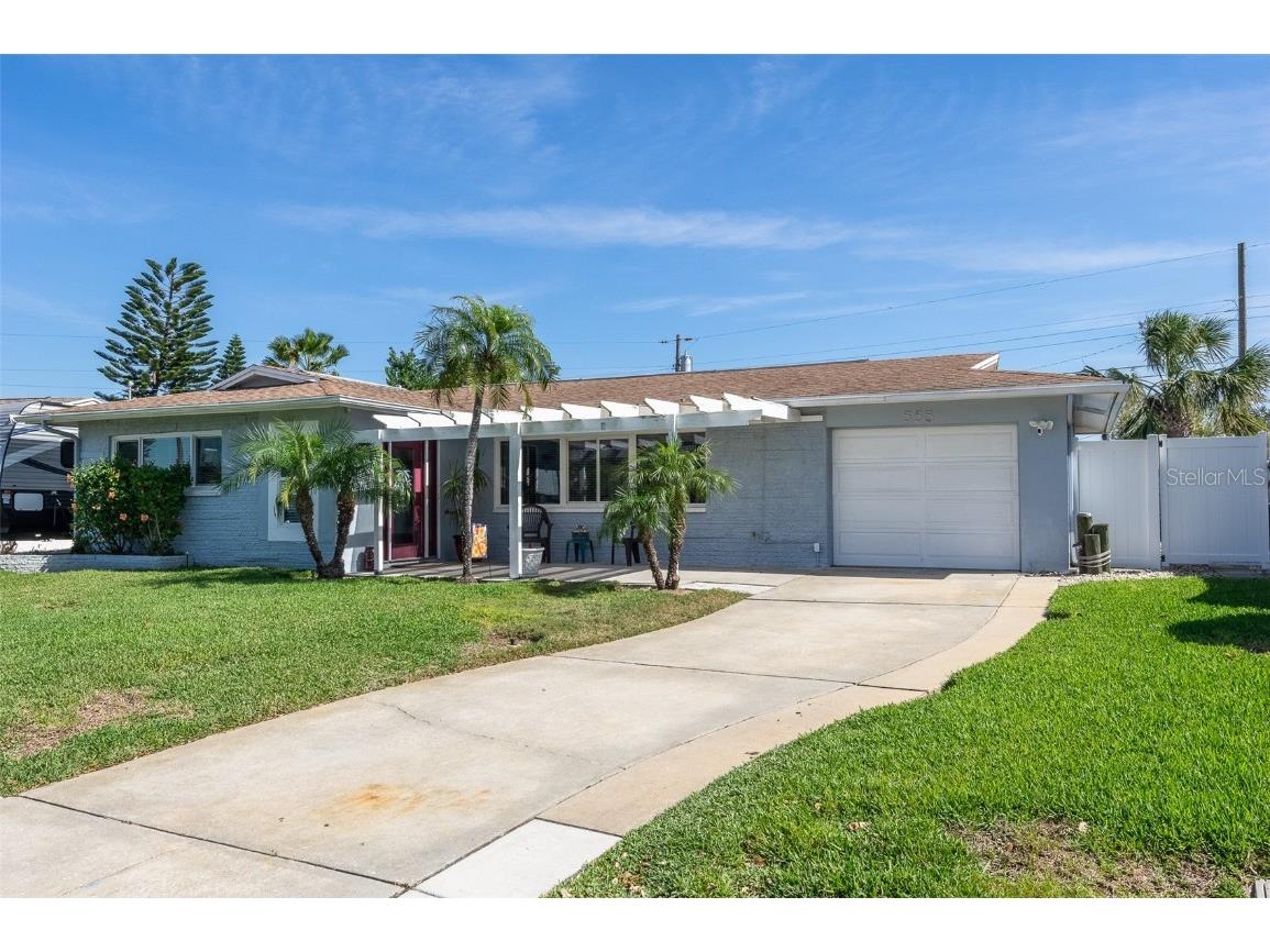 553 E Lake Drive Largo FL 33771 TB8354085 image1