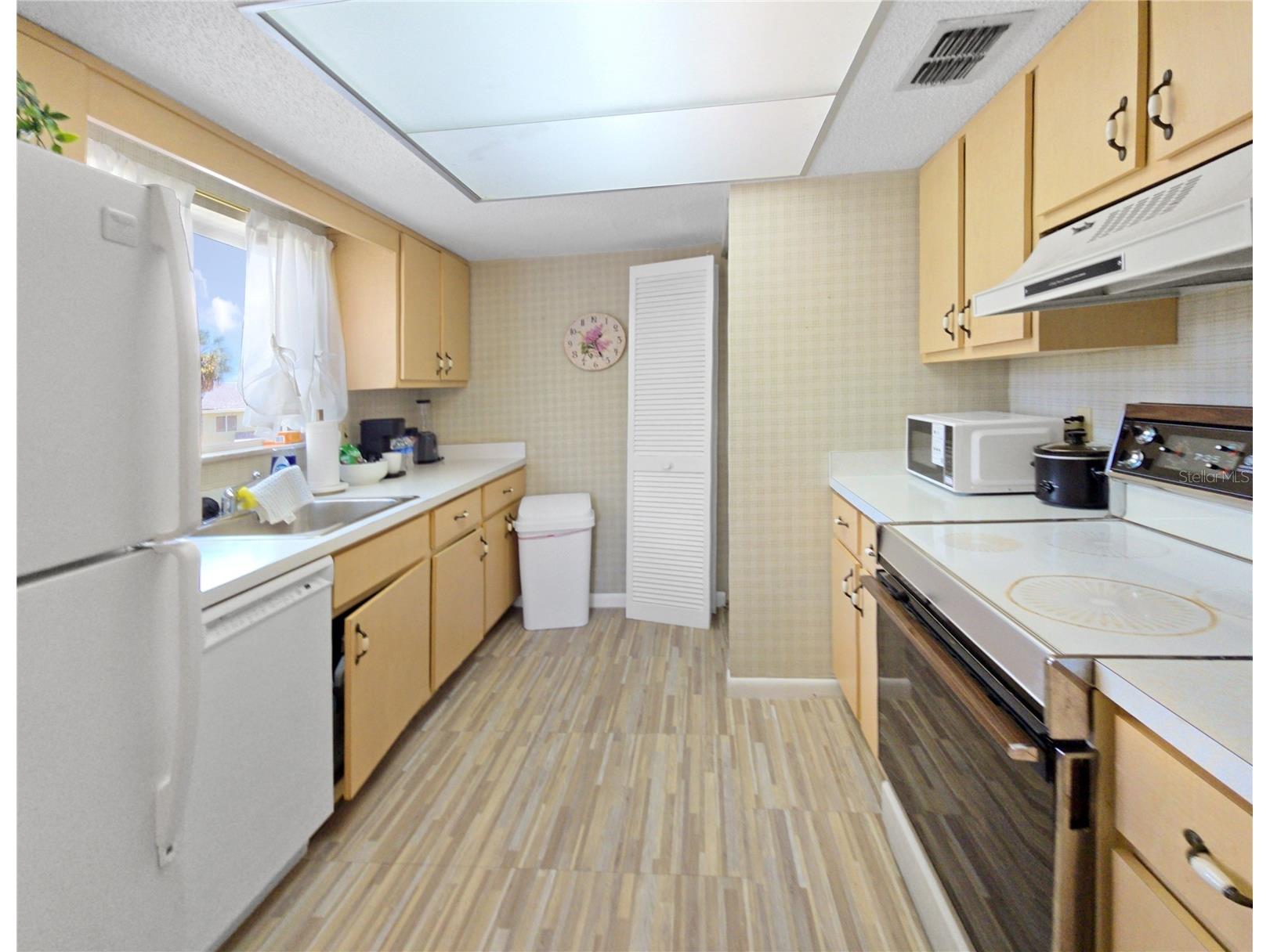 553 Fairways Circle #B Ocala FL 34472 OM725616 image10
