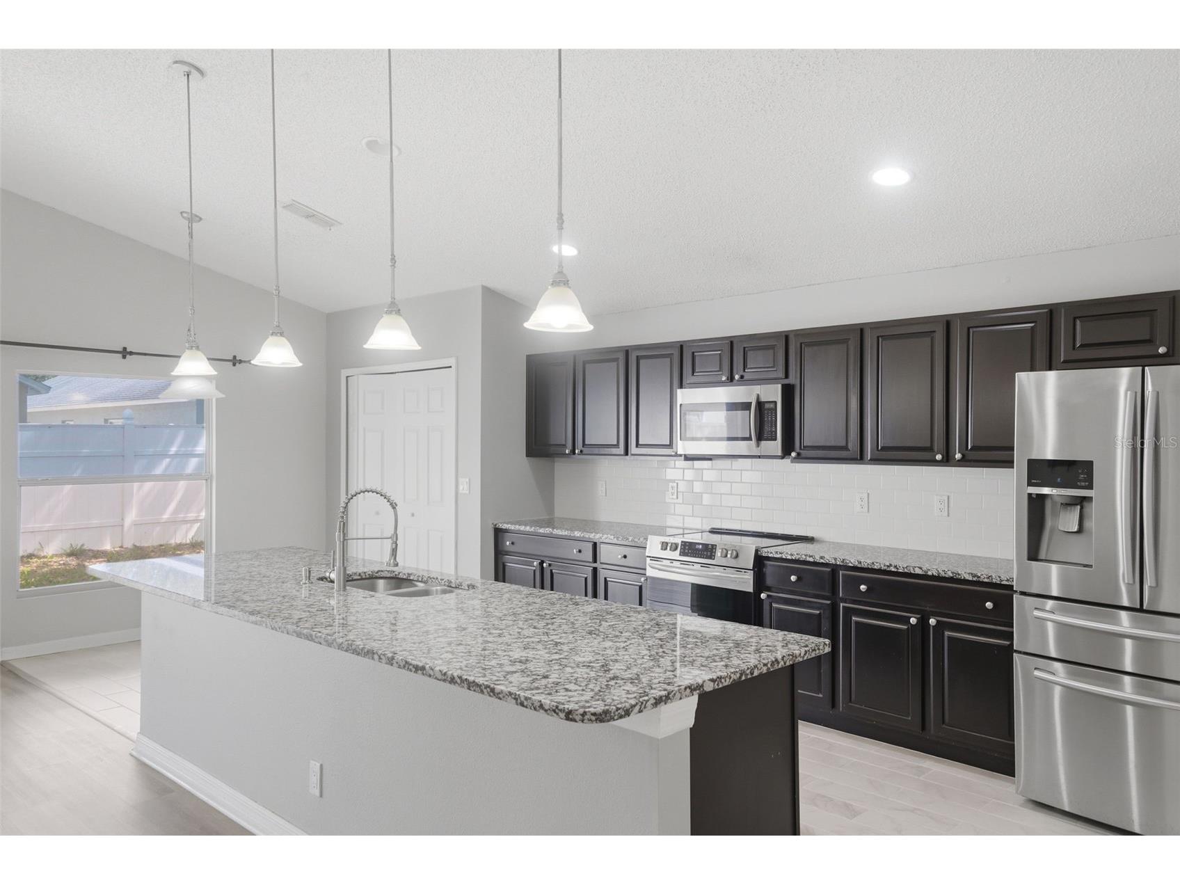553 Maidenhair Court Orange City FL 32763 V4948795 image4