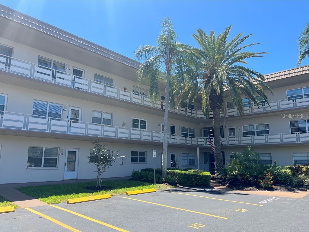 5530 80th Street N #B102 Saint Petersburg FL 33709 U8197403 image1