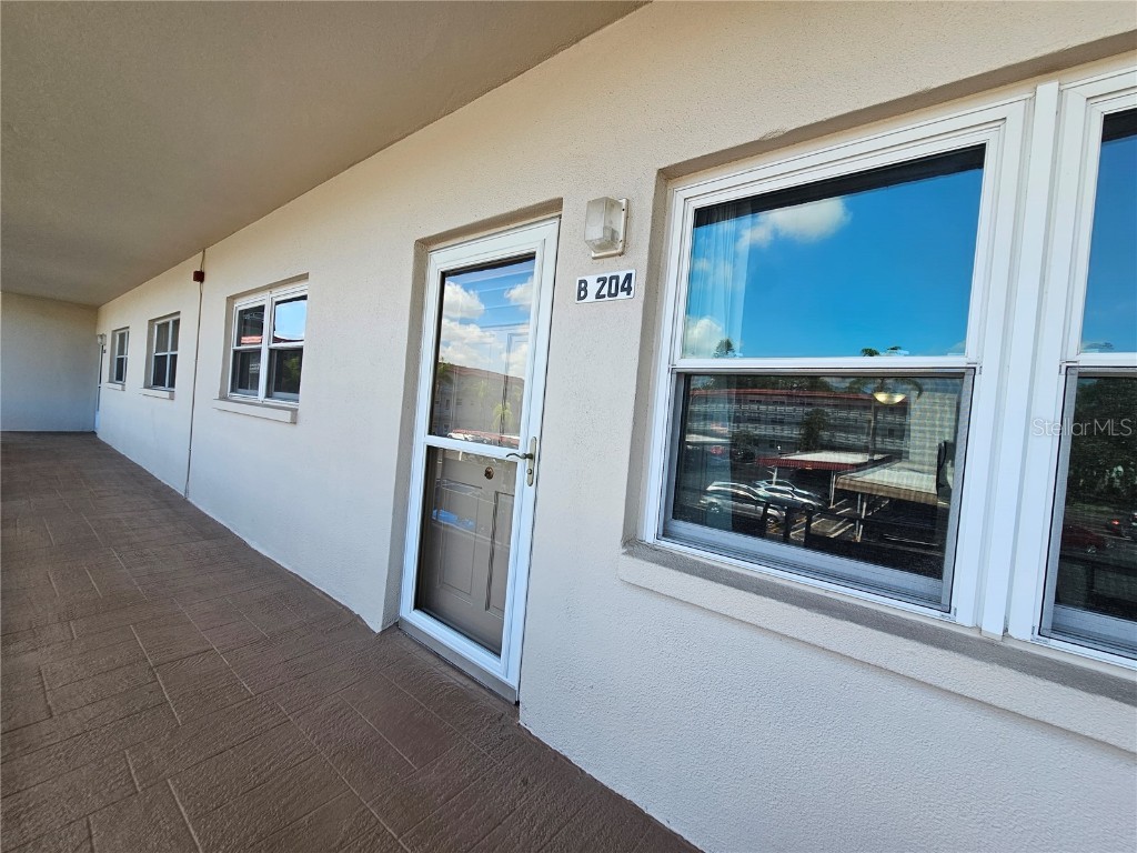 5530 80th Street N #B204 Saint Petersburg FL 33709 U8199845 image1