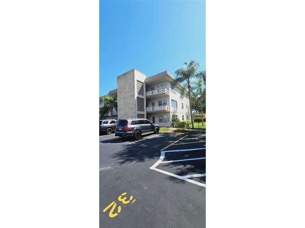 5530 80th Street N #C208 Saint Petersburg FL 33709 U8201389 image1