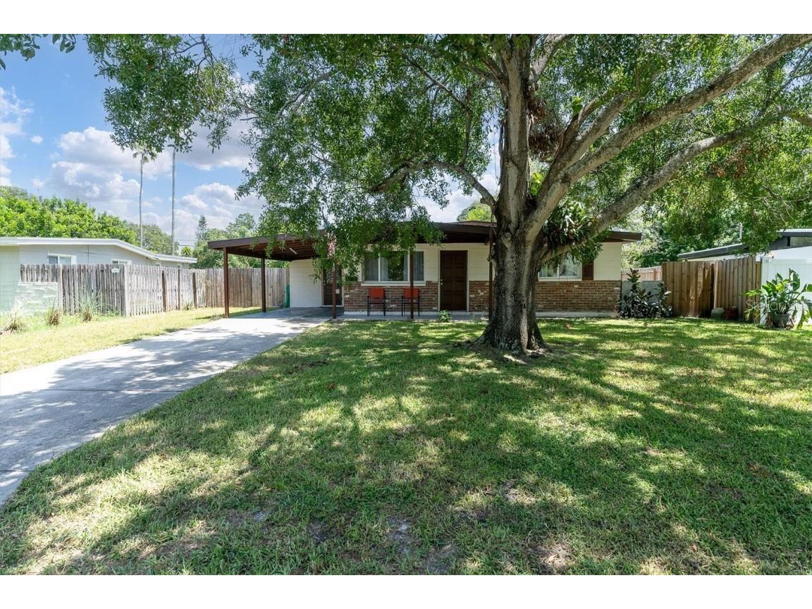 5530 Pine Circle NE Saint Petersburg FL 33703 U8211766 image1