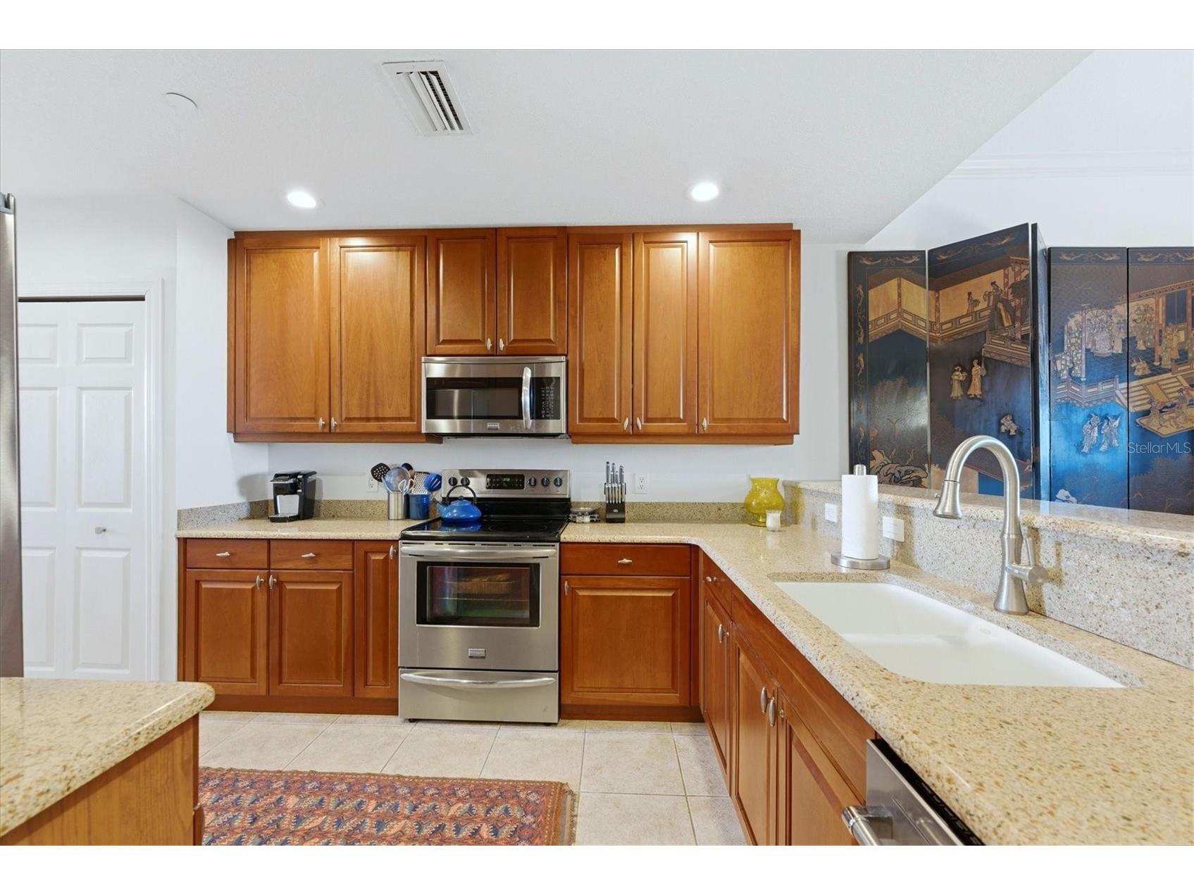 5531 Cannes Circle #603 Sarasota FL 34231 A4685329 image17