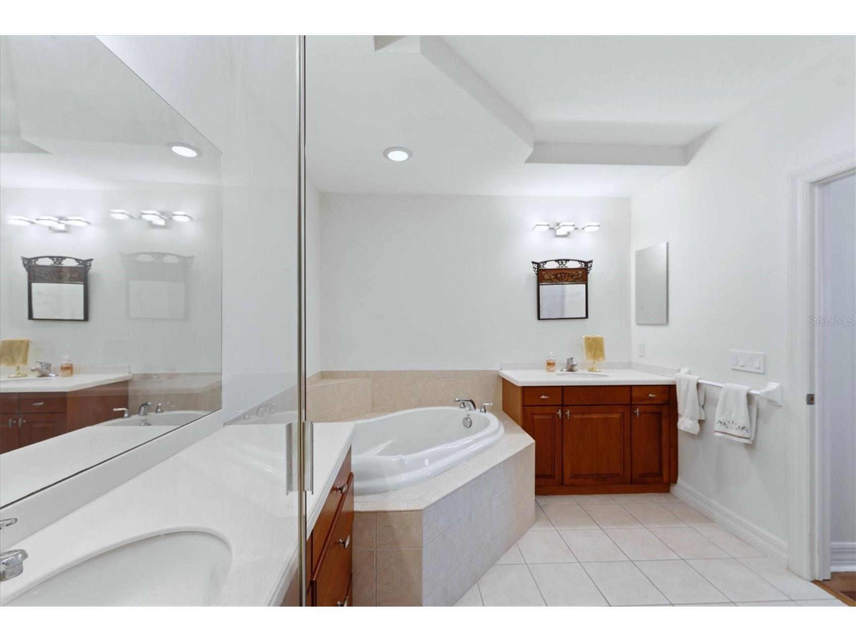 5531 Cannes Circle #603 Sarasota FL 34231 A4685329 image29