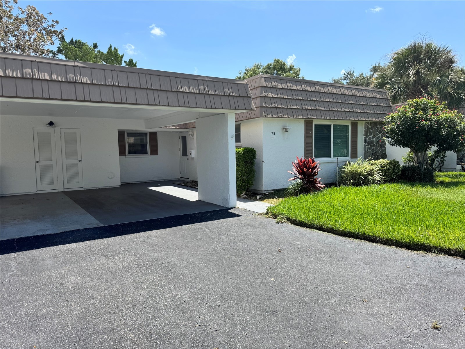 5531 Riverbluff Circle #V9 Sarasota FL 34231 A4662244 image2