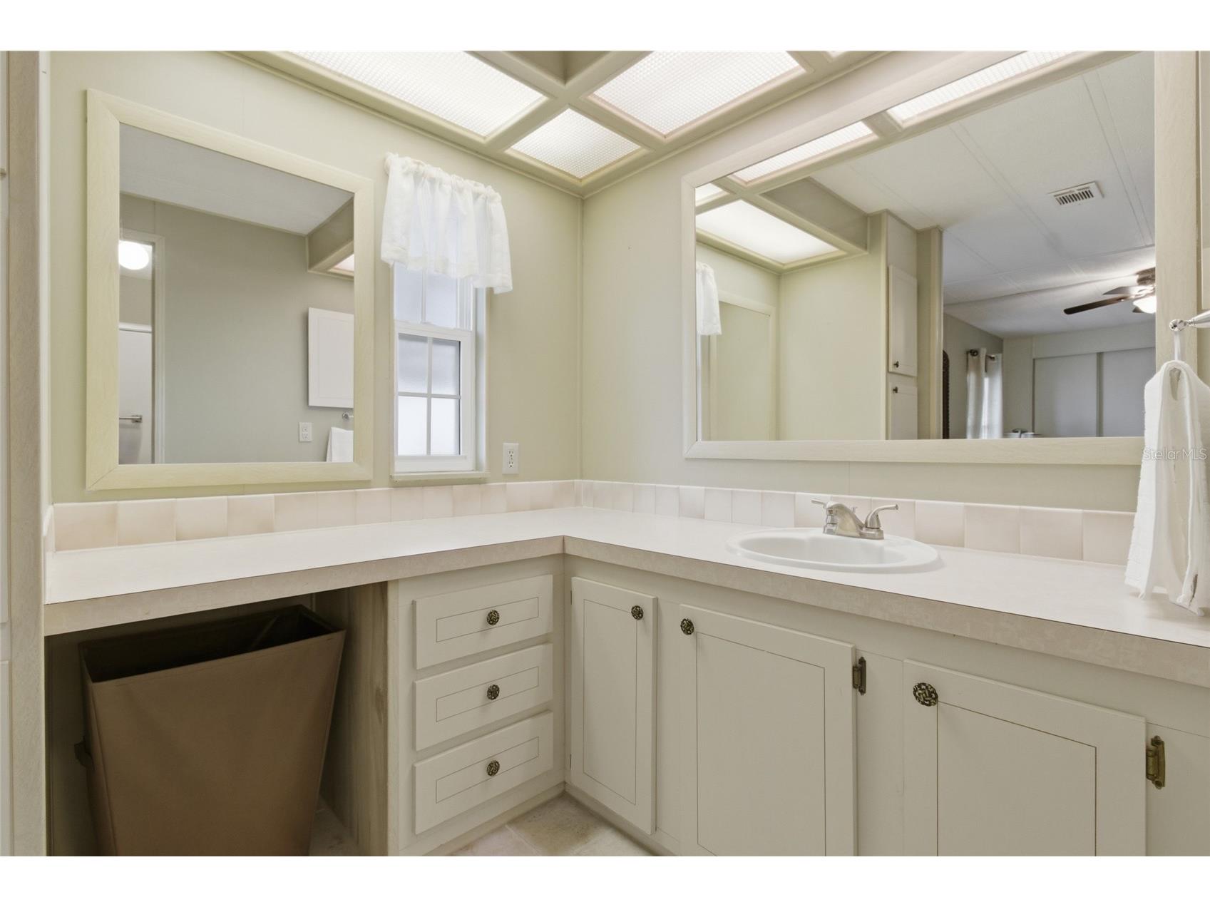 5533 Regal Way Zephyrhills FL 33541 TB8480640 image23