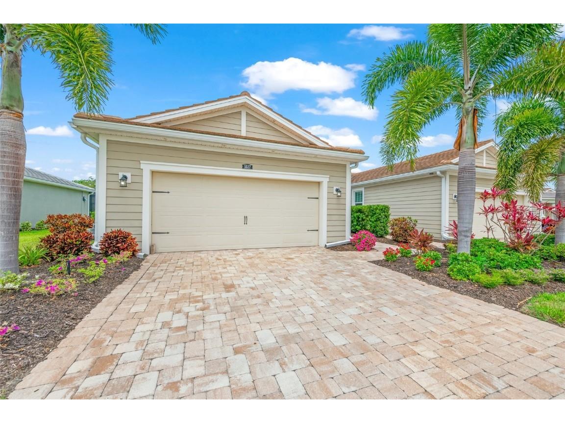 5537 Long Shore Loop Sarasota FL 34238 A4610518 image1