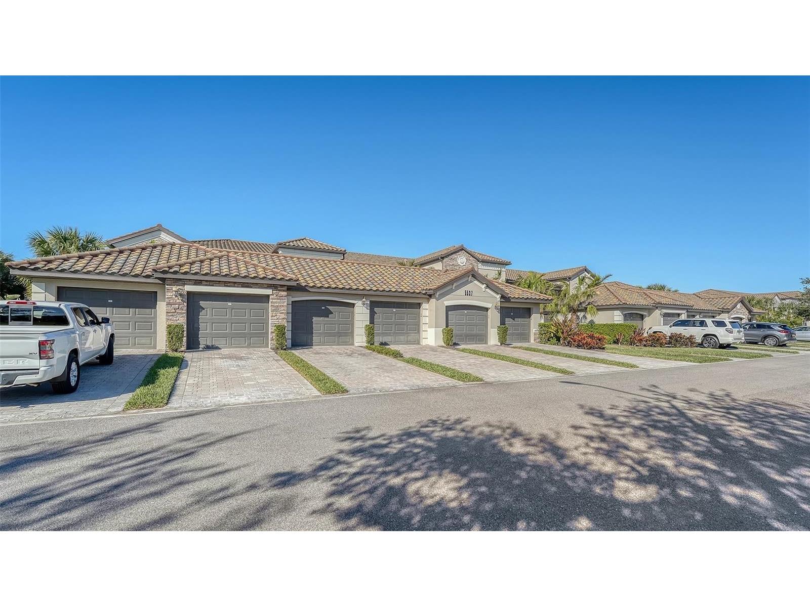 5537 Palmer Circle #201 Bradenton FL 34211 A4687315 image1