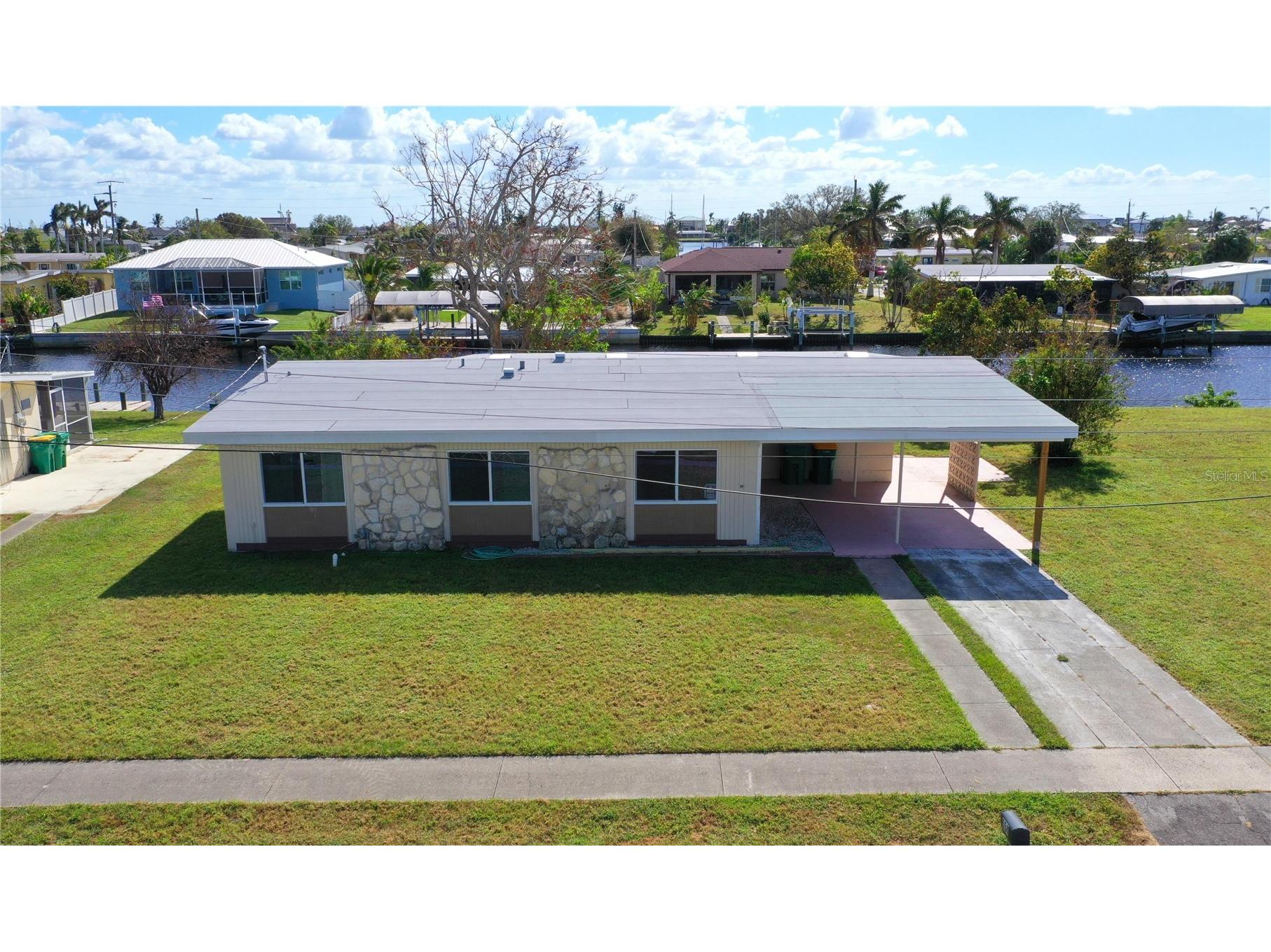 554 Lindley Terrace Port Charlotte FL 33952 - LINDLEY WATERWAY C7499931 image1