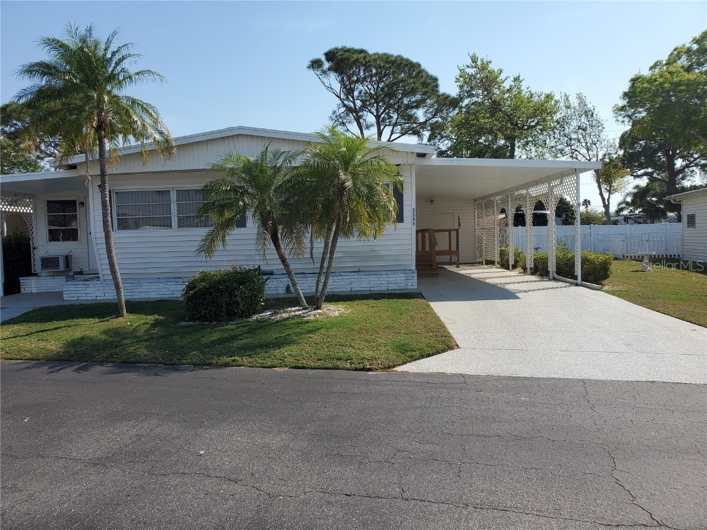 5541 Denmark Drive Bradenton FL 34207 A4562747 image1