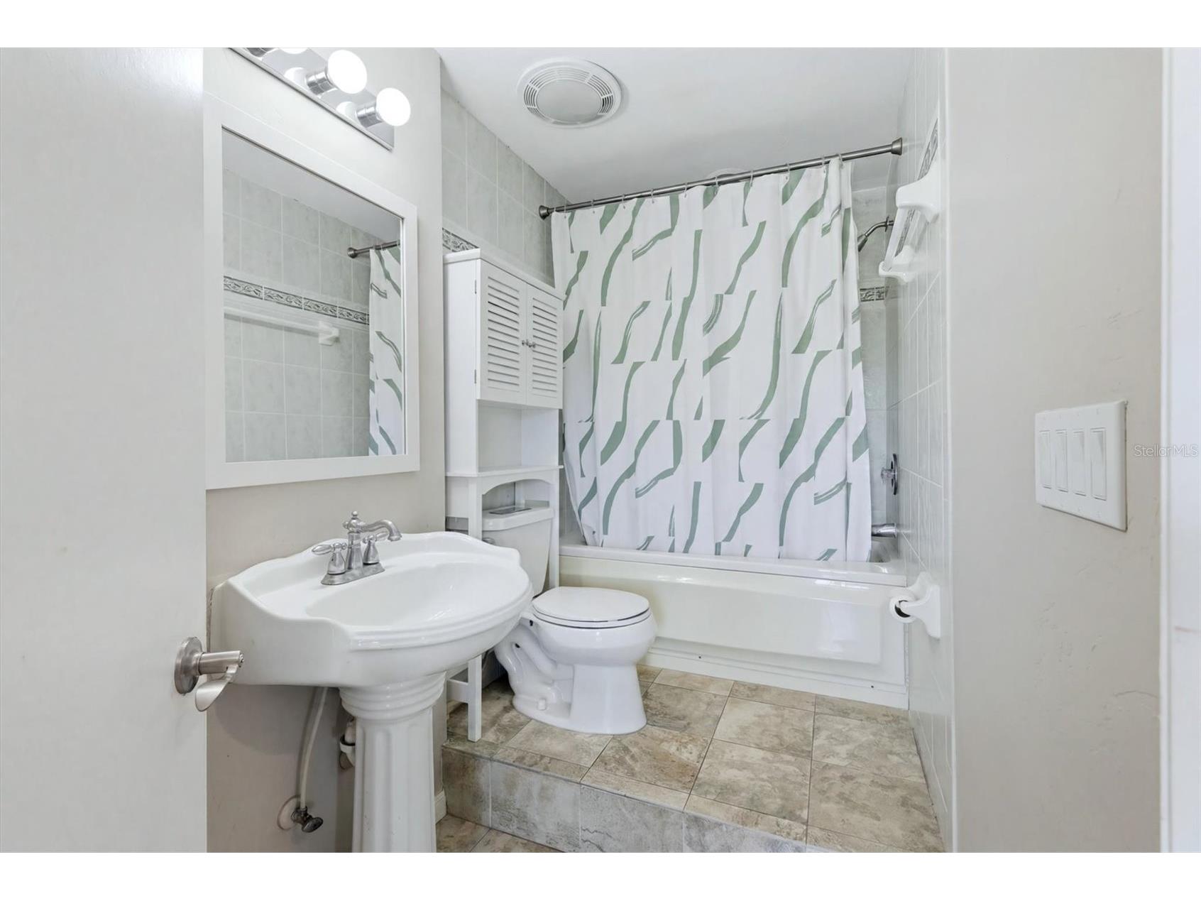 5544 Dinah Lane Sarasota FL 34231 A4693403 image31