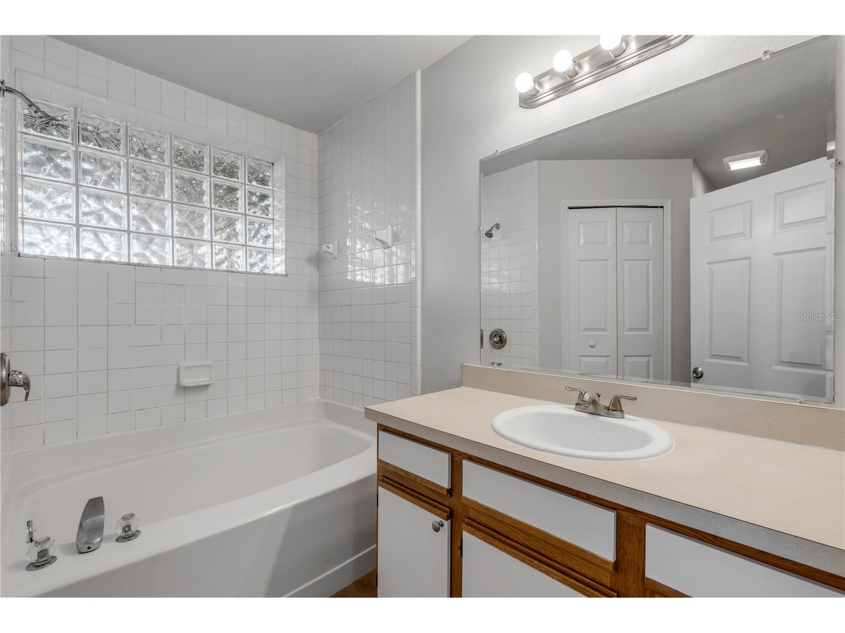 5546 Regal Oak Circle Orlando FL 32810 V4949245 image18