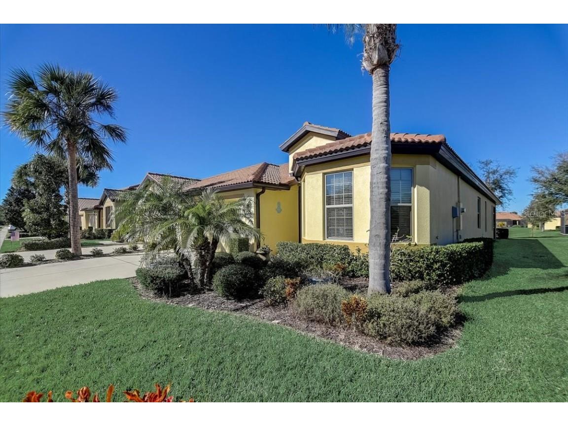 5546 Sunset Falls Drive Apollo Beach FL 33572 T3422722 image1