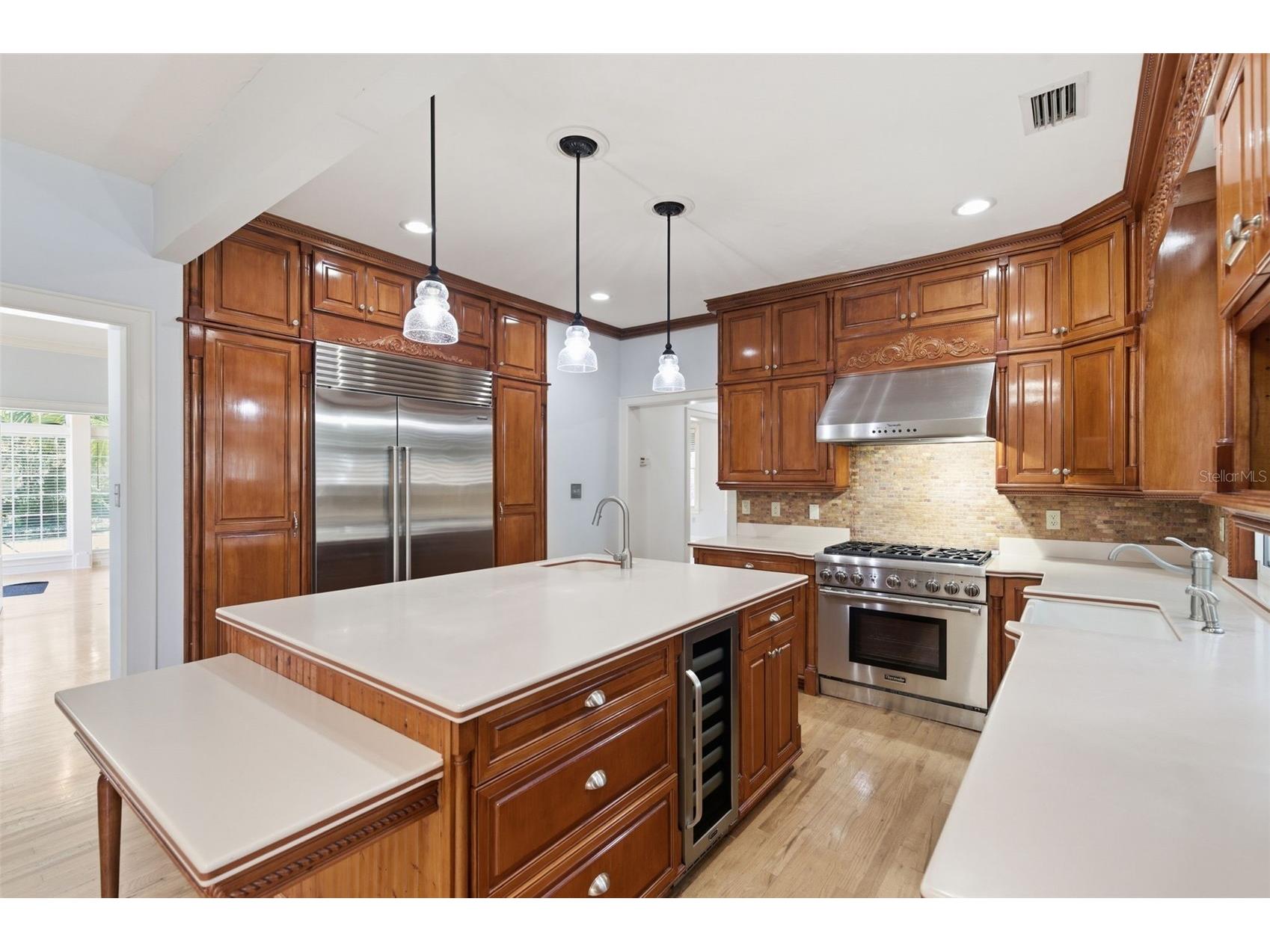 555 18th Avenue NE Saint Petersburg FL 33704 TB8509879 image10