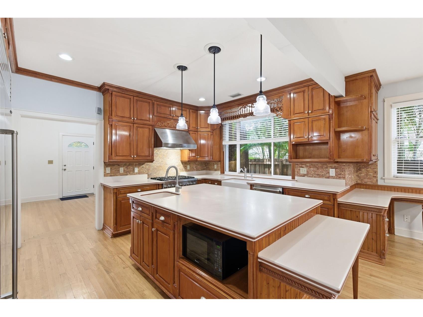 555 18th Avenue NE Saint Petersburg FL 33704 TB8509879 image11