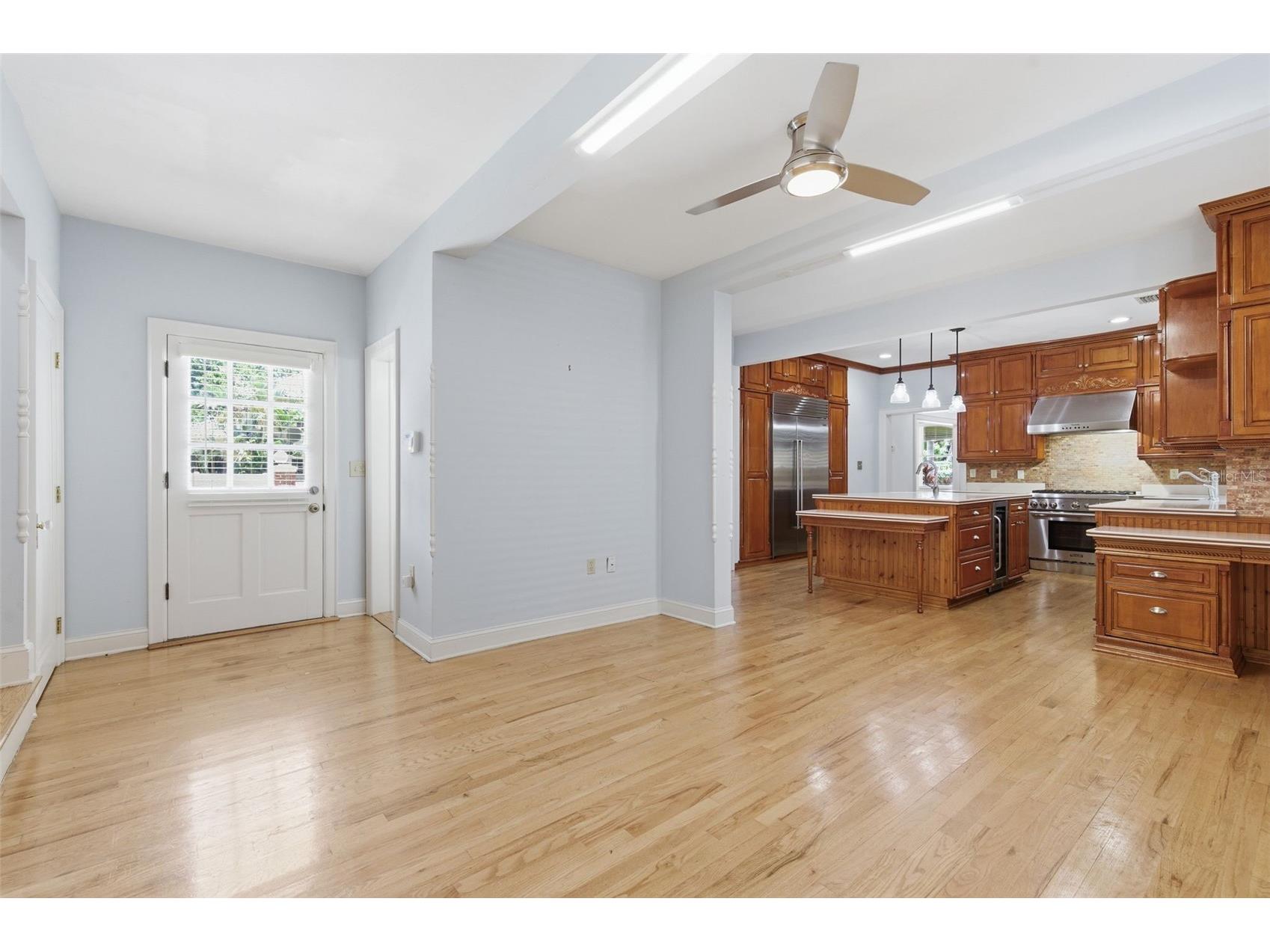 555 18th Avenue NE Saint Petersburg FL 33704 TB8509879 image12