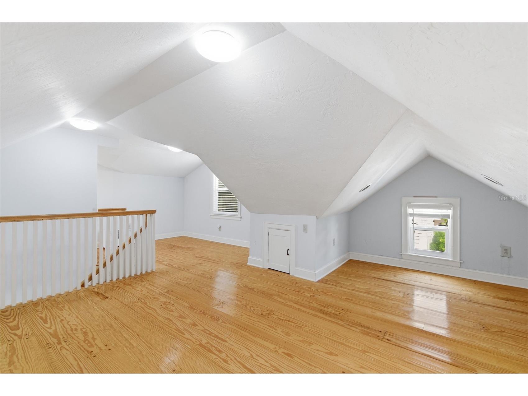 555 18th Avenue NE Saint Petersburg FL 33704 TB8509879 image23