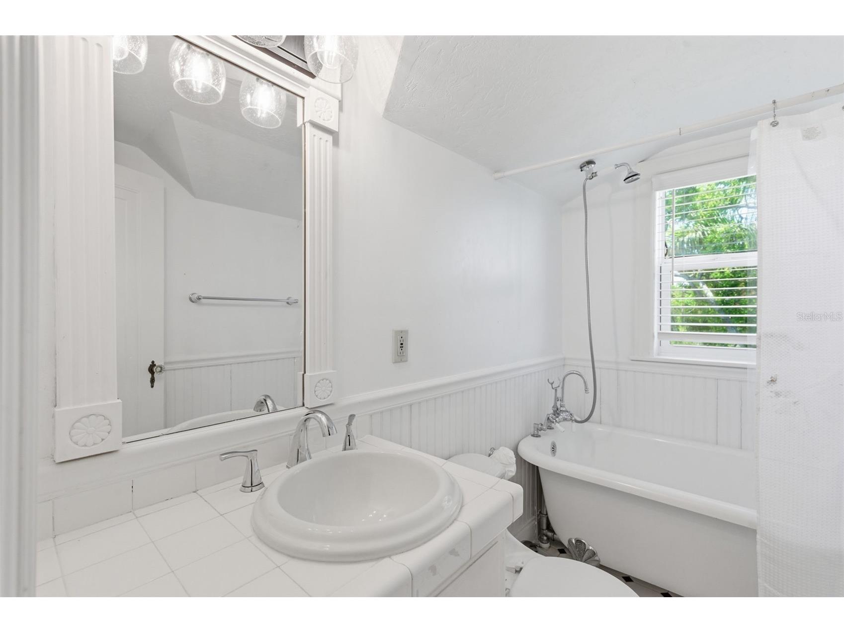 555 18th Avenue NE Saint Petersburg FL 33704 TB8509879 image24