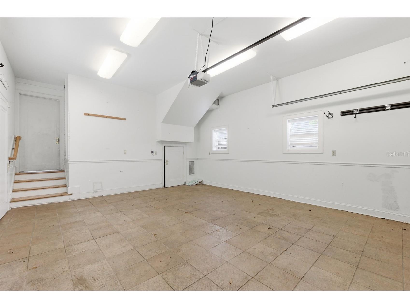 555 18th Avenue NE Saint Petersburg FL 33704 TB8509879 image25