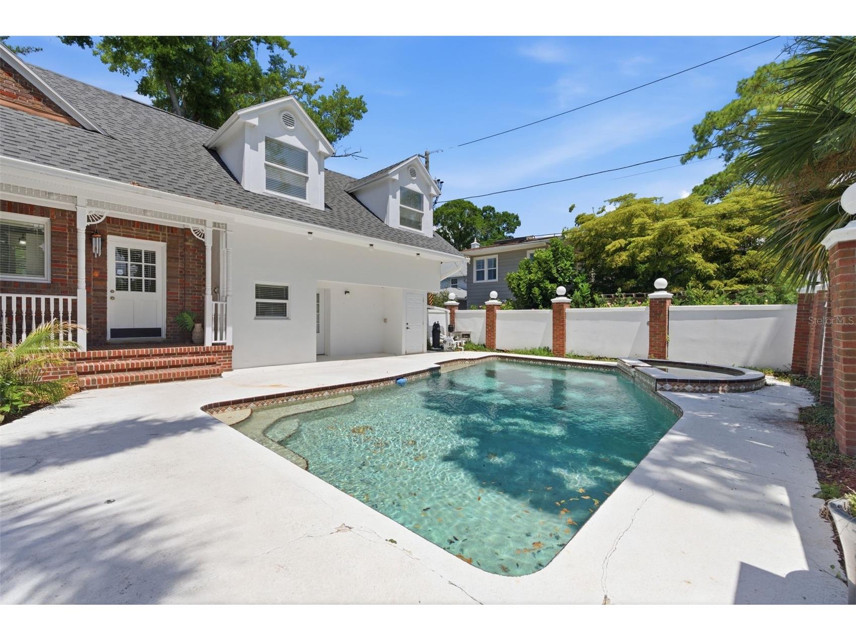 555 18th Avenue NE Saint Petersburg FL 33704 TB8509879 image26