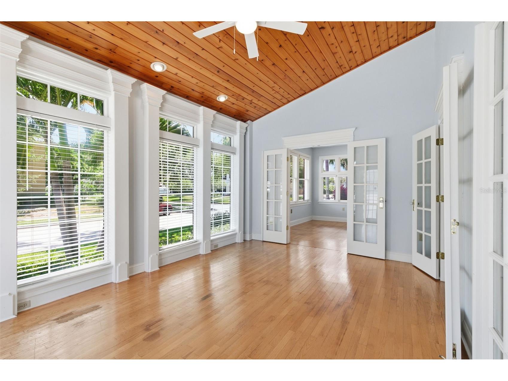 555 18th Avenue NE Saint Petersburg FL 33704 TB8509879 image7