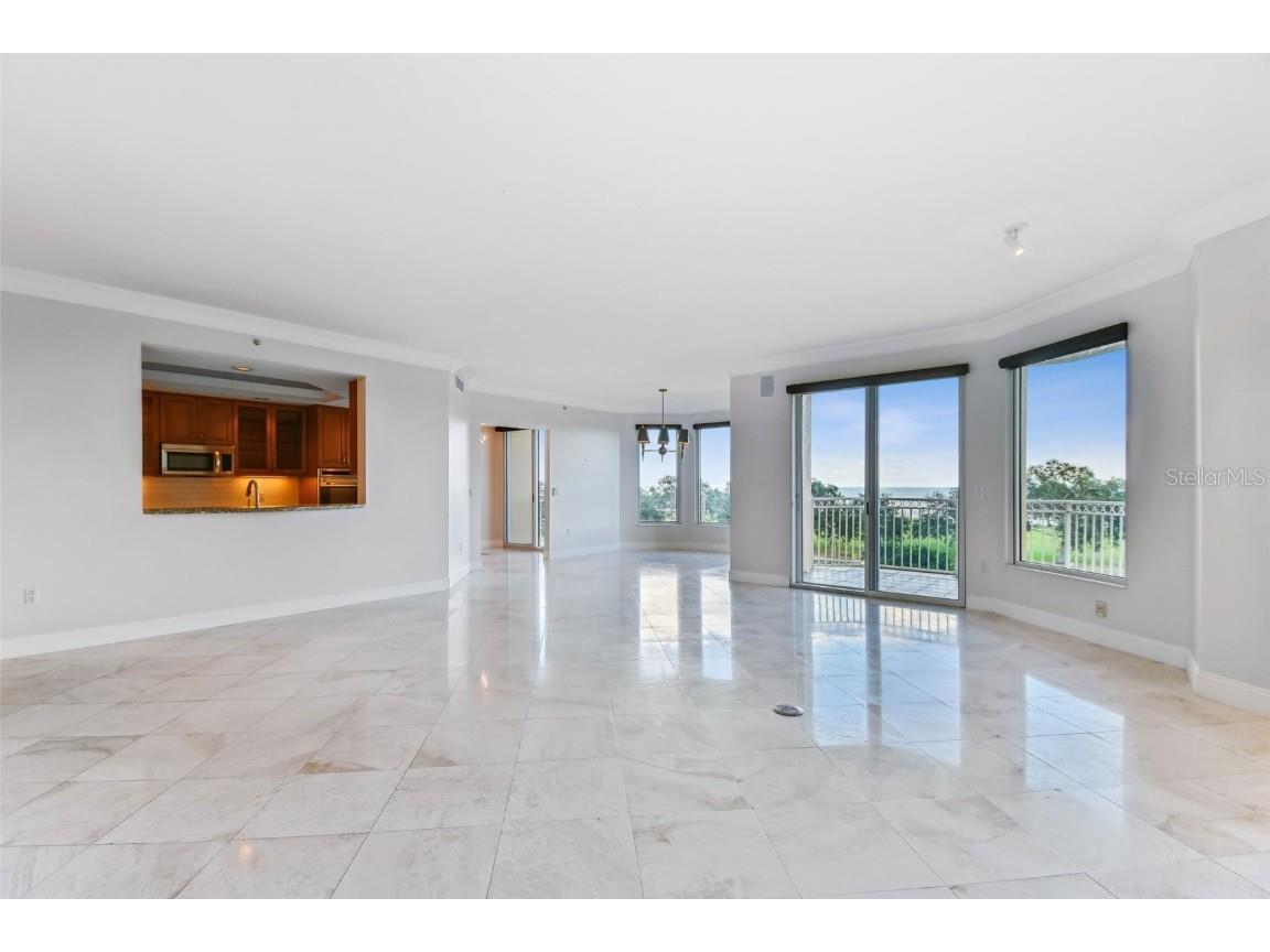 555 5th Avenue NE #424 Saint Petersburg FL 33701 TB8431335 image4