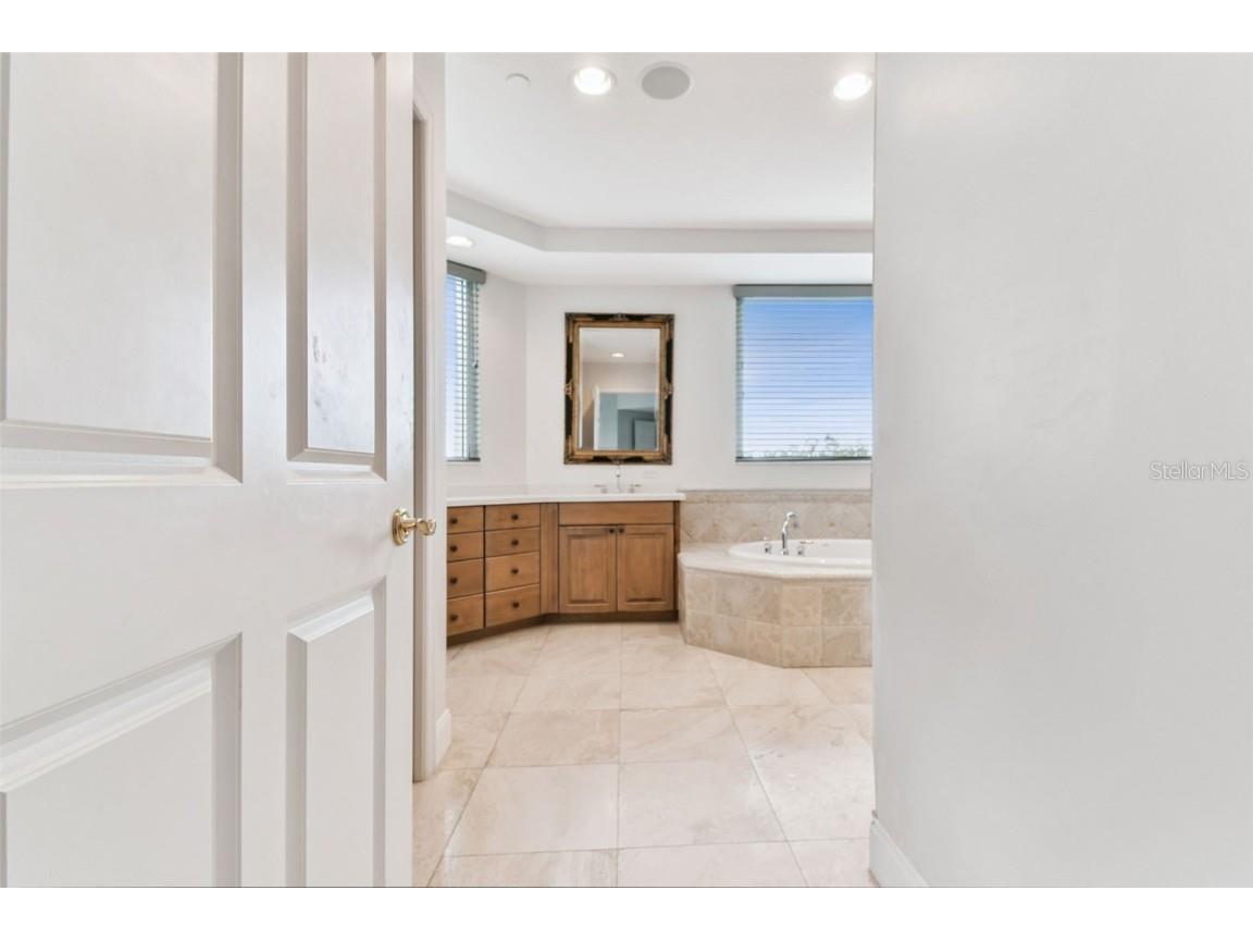 555 5th Avenue NE #424 Saint Petersburg FL 33701 TB8431335 image52