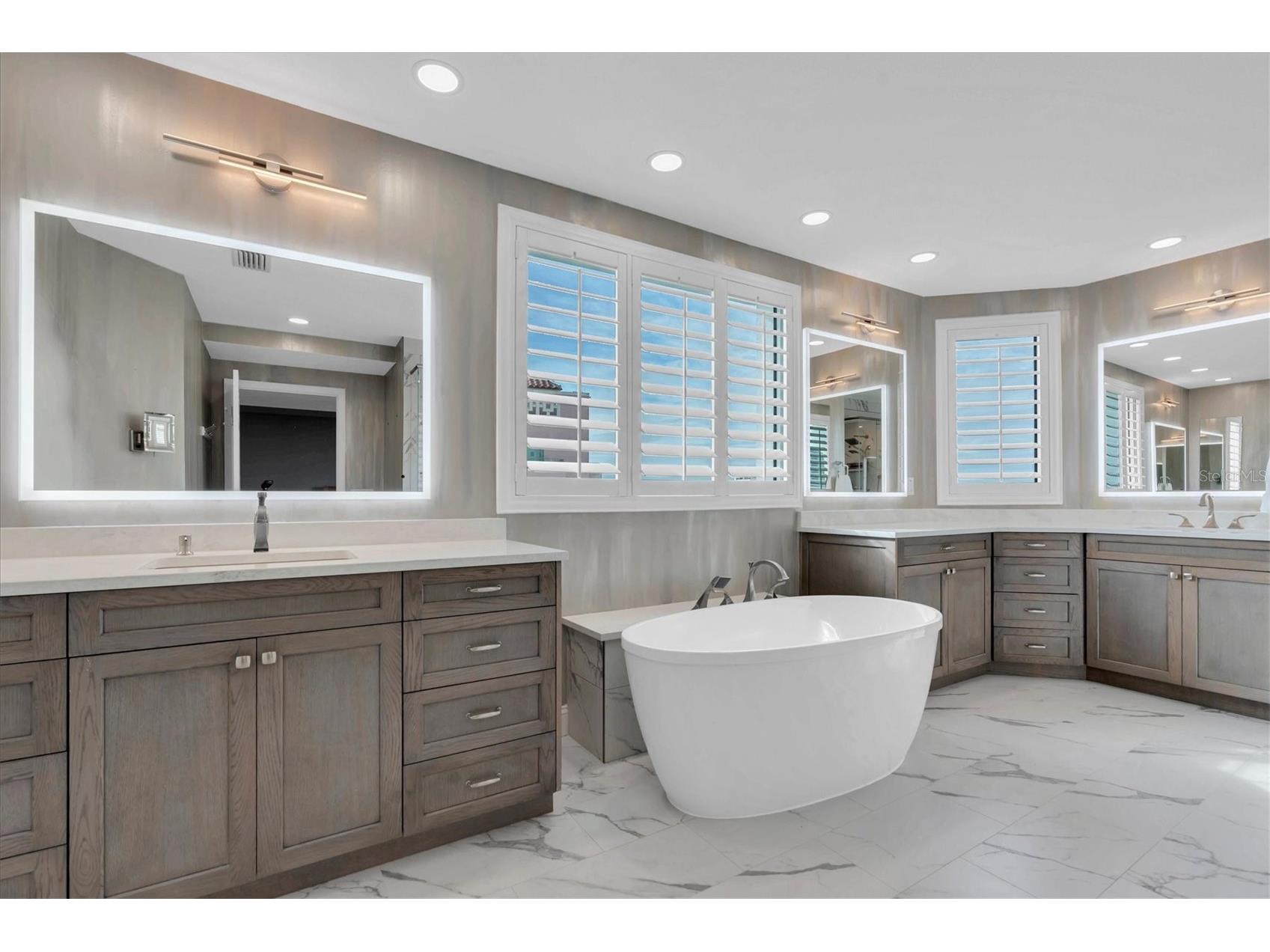 555 5th Avenue NE #711 Saint Petersburg FL 33701 TB8455398 image36