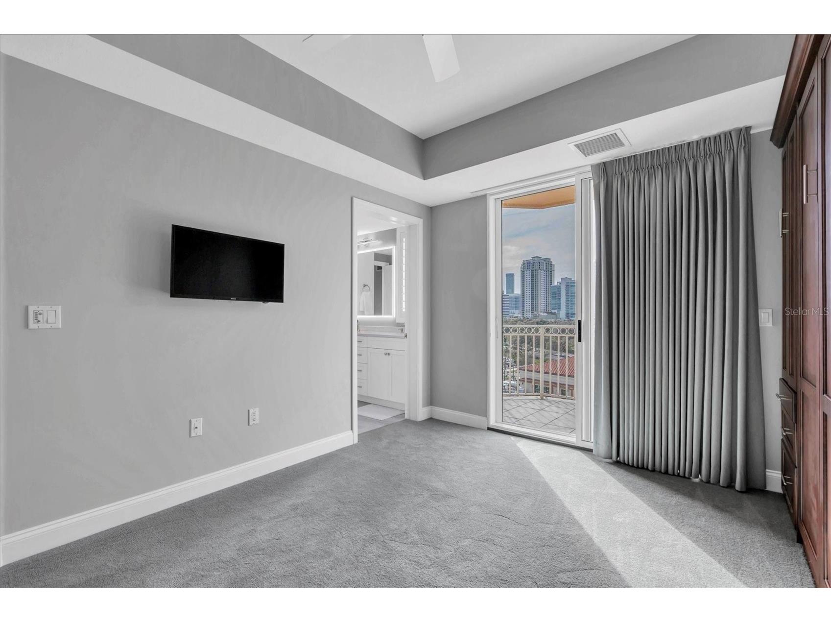 555 5th Avenue NE #711 Saint Petersburg FL 33701 TB8455398 image44