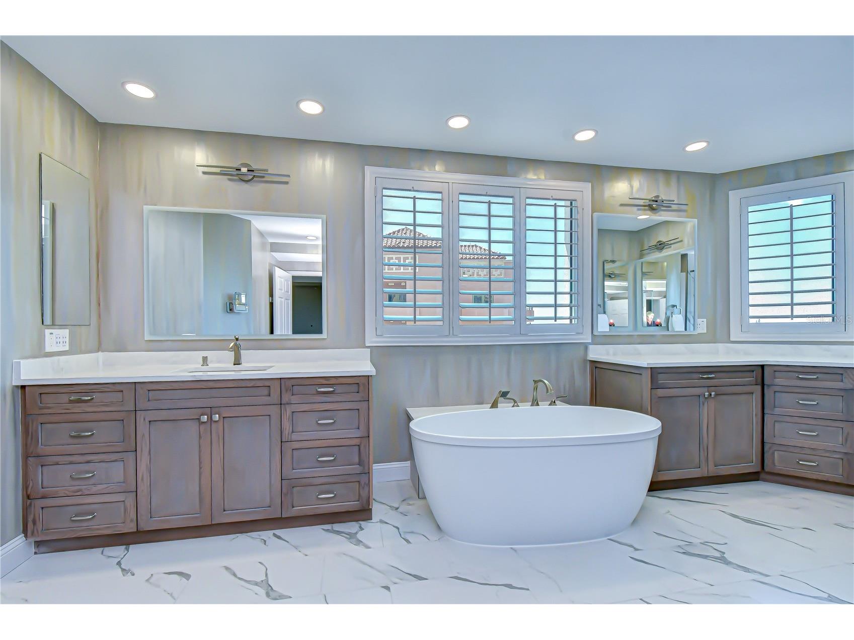 555 5th Avenue NE #711 Saint Petersburg FL 33701 TB8503095 image27