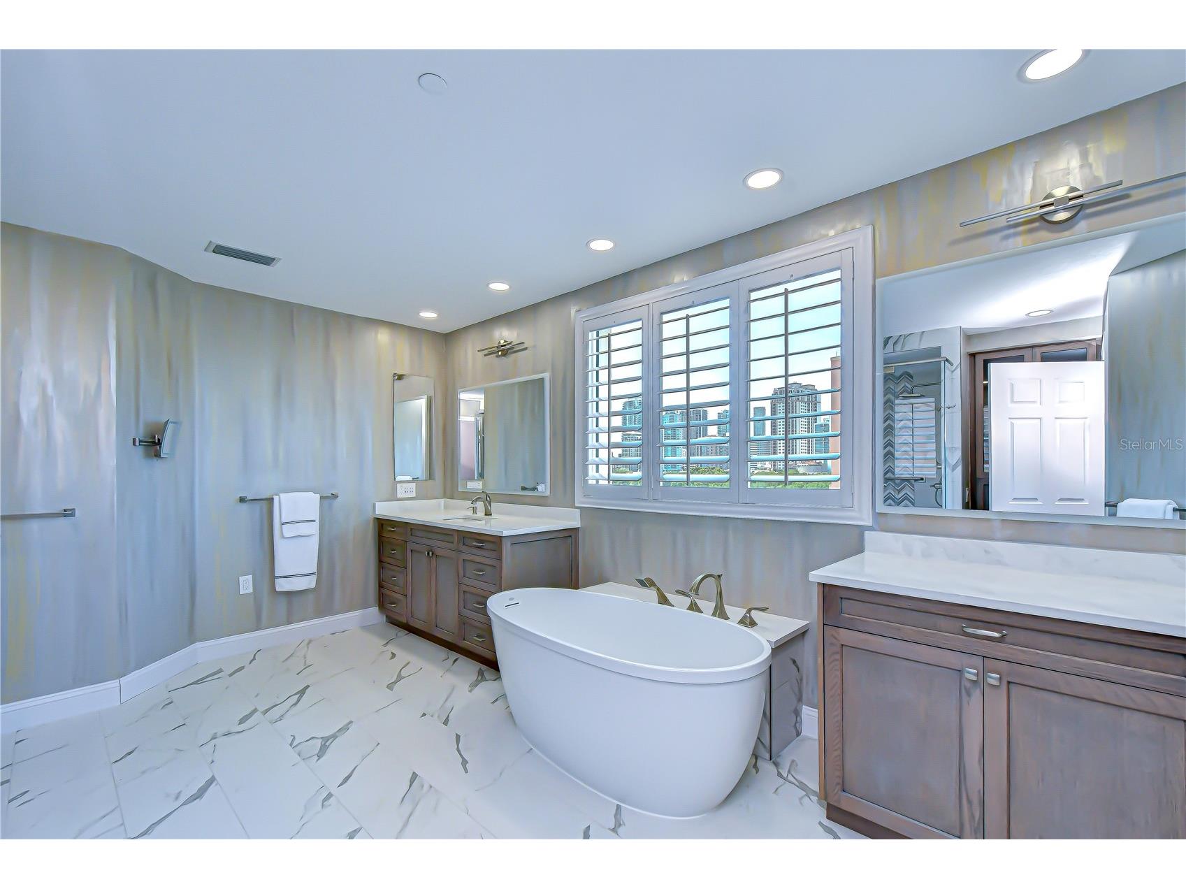 555 5th Avenue NE #711 Saint Petersburg FL 33701 TB8503095 image29